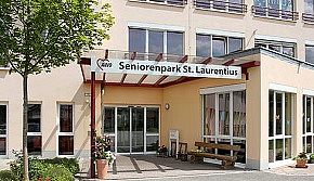 AWO Seniorenpark St. Laurentius - Das Bild zeigt den eingangsbereich des AWO Seniorenparks St. Laurentius in Leiblfing